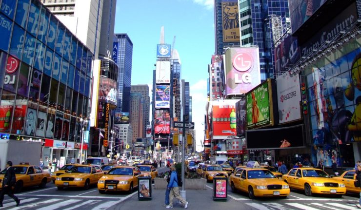 What is the most effective method to get to Manhattan from JFK?